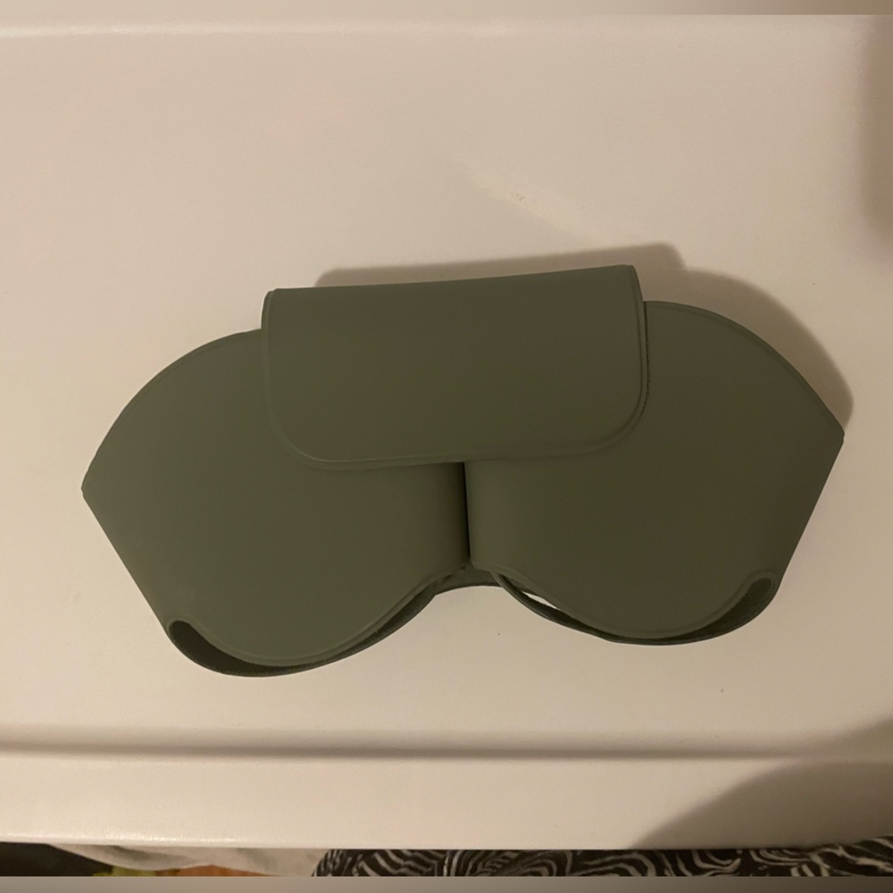 Apple airpod max smart case— green